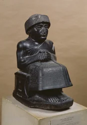 Gudea, príncipe de Lagash, estátua dedicada a Ningizzada, neo-sumeriana, de Telloh, a antiga Girsu, c. 2130 a.C.